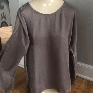 Chloe K deep taupe top w/ sleeve detail, small